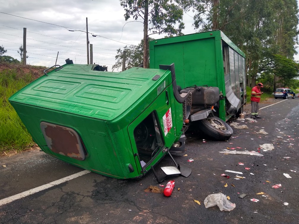 Motorista teve ferimentos leves após colisão na na Rodovia Samuel de Castro Neves (SP-147), em Piracicaba — Foto: Divulgação/ Guarda Civil Municipal de Piracicaba