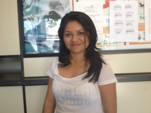 Estudante Angélica Gomes, que pela primeira vez realiza o teste (Foto: Dyepeson Martins/G1)