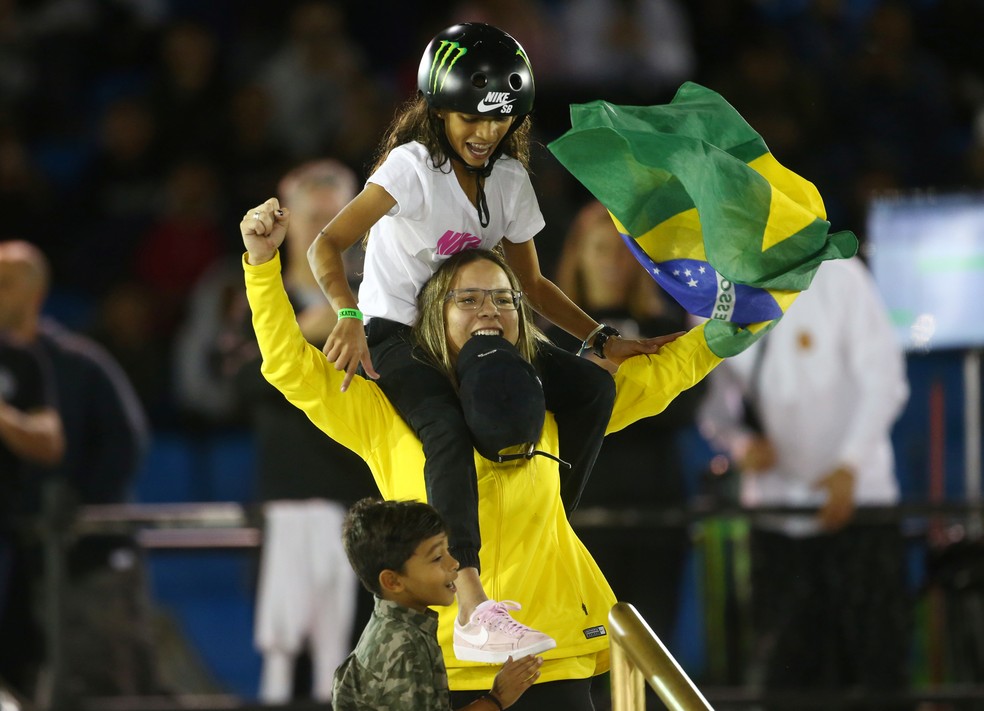 Pâmela Rosa e Rayssa Leal no Mundial de skate street em 2019 — Foto: REUTERS/Amanda Perobelli