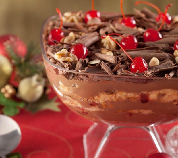 O pavetone de chocolate e nozes pode ser servido em porções individuais para facilitar a ceia de Natal (Foto: Divulgação)