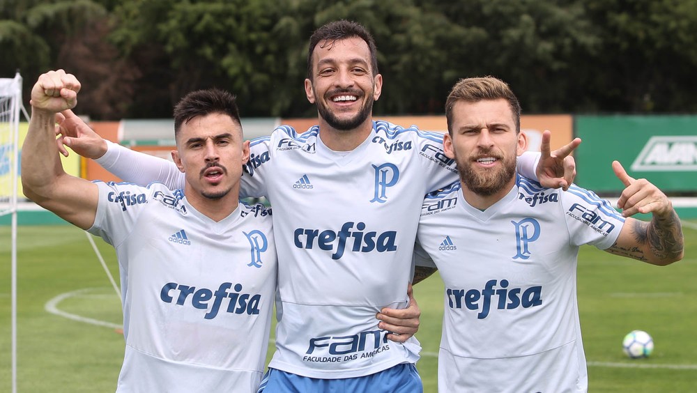 Dúvida, Willian volta a treinar em campo neste sábado