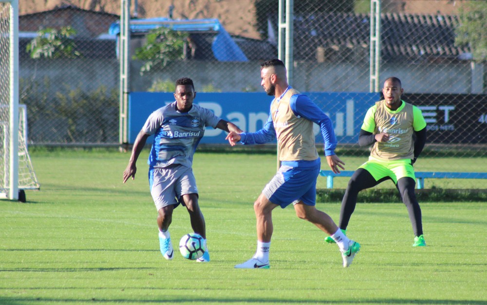 Maicon e Edílson participam de treino do Grêmio e são relacionados para domingo