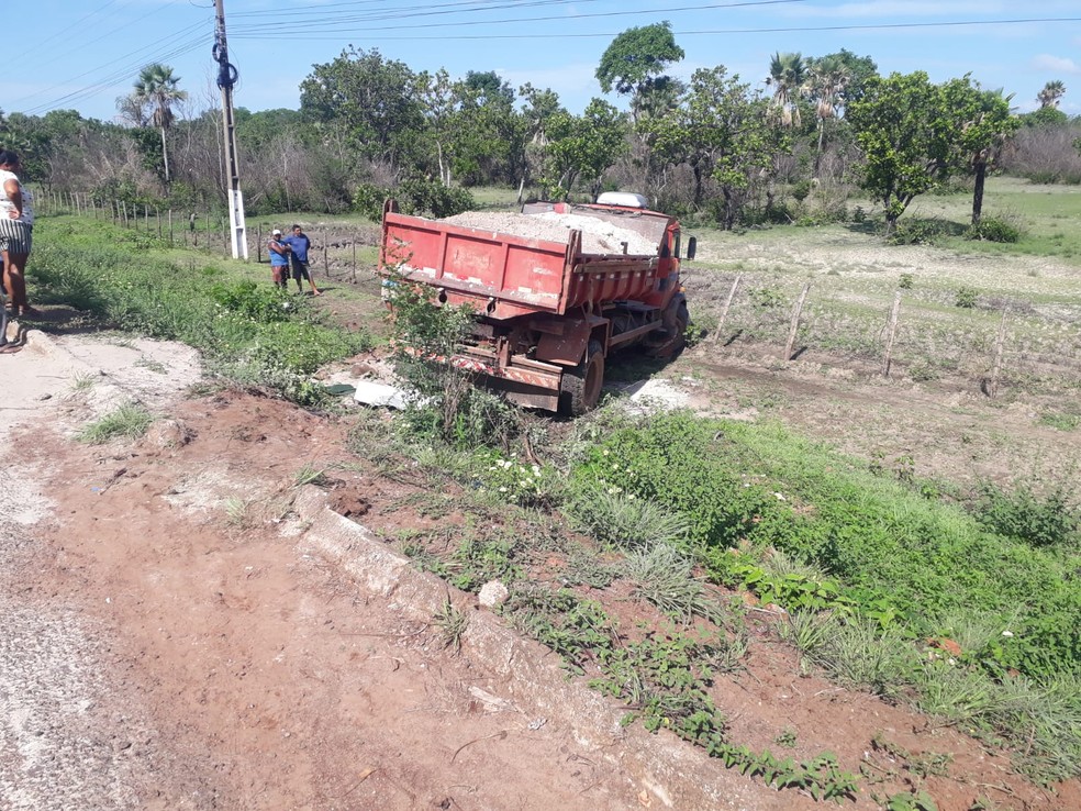 Homem morre após ser atropelado por caminhão em que trabalhava, no Piauí — Foto: Grupo de Apoio Voluntário 