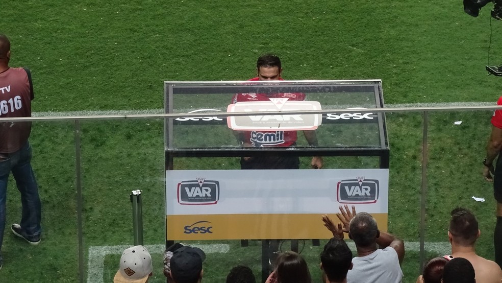 VAR foi decisivo no Atlético-MG x Cruzeiro, na final do Campeonato Mineiro — Foto: Rafael Araújo