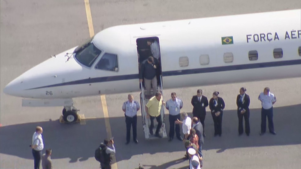 Presidente Jair Bolsonaro (PL), candidato à reeleição, desembarca no Aeroporto da Pampulha, em Belo Horizonte (MG) — Foto: Reprodução/TV Globo