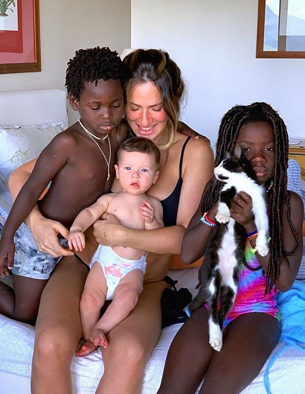 Giovanna Ewbank com os filhos (Foto: Reproodução)