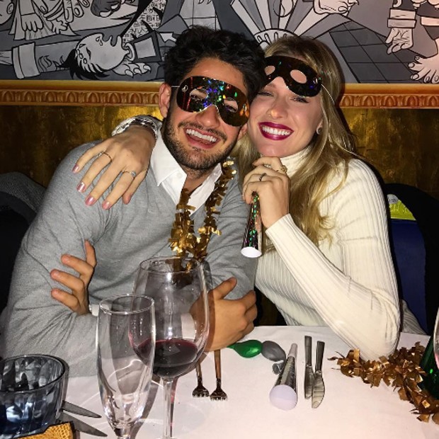 Janeiro de 2017: Fiorella e Pato no Réveillon. Casal passou a virada do ano na Espanha (Foto: Reprodução/Instagram)
