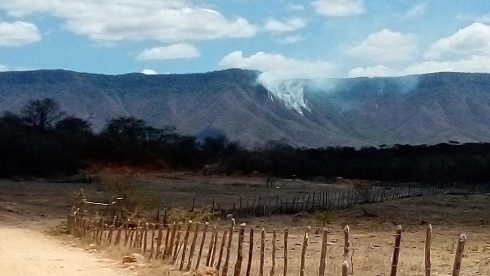 Área atingida pelo fogo é distante do local de visitação — Foto: Divulgação