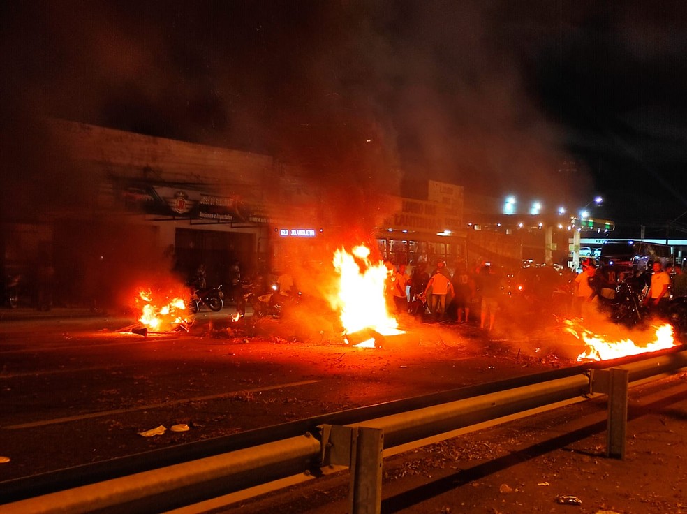Protesto na BR-116 em Fortaleza. — Foto: Reprodução