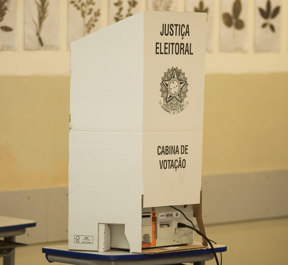 Foto ilustrativa de uma cabine de votação em escola no interior de São Paulo — Foto: Érico Andrade/g1