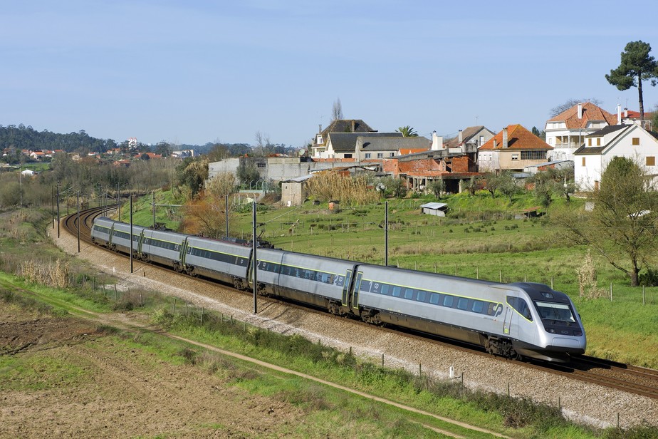 Trem de alta velocidade que opera no serviço Alfa Pendular, entre Lisboa e Porto, em Portugal