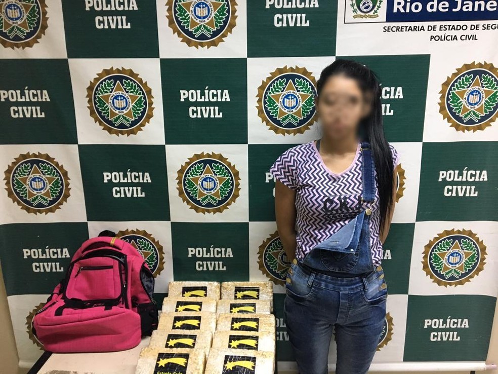 Letícia da Silva Chaves, de 22 anos, é suspeita de fazer 15 viagens no mesmo dia para São Paulo com drogas.  — Foto: Divulgação/Polícia Civil 