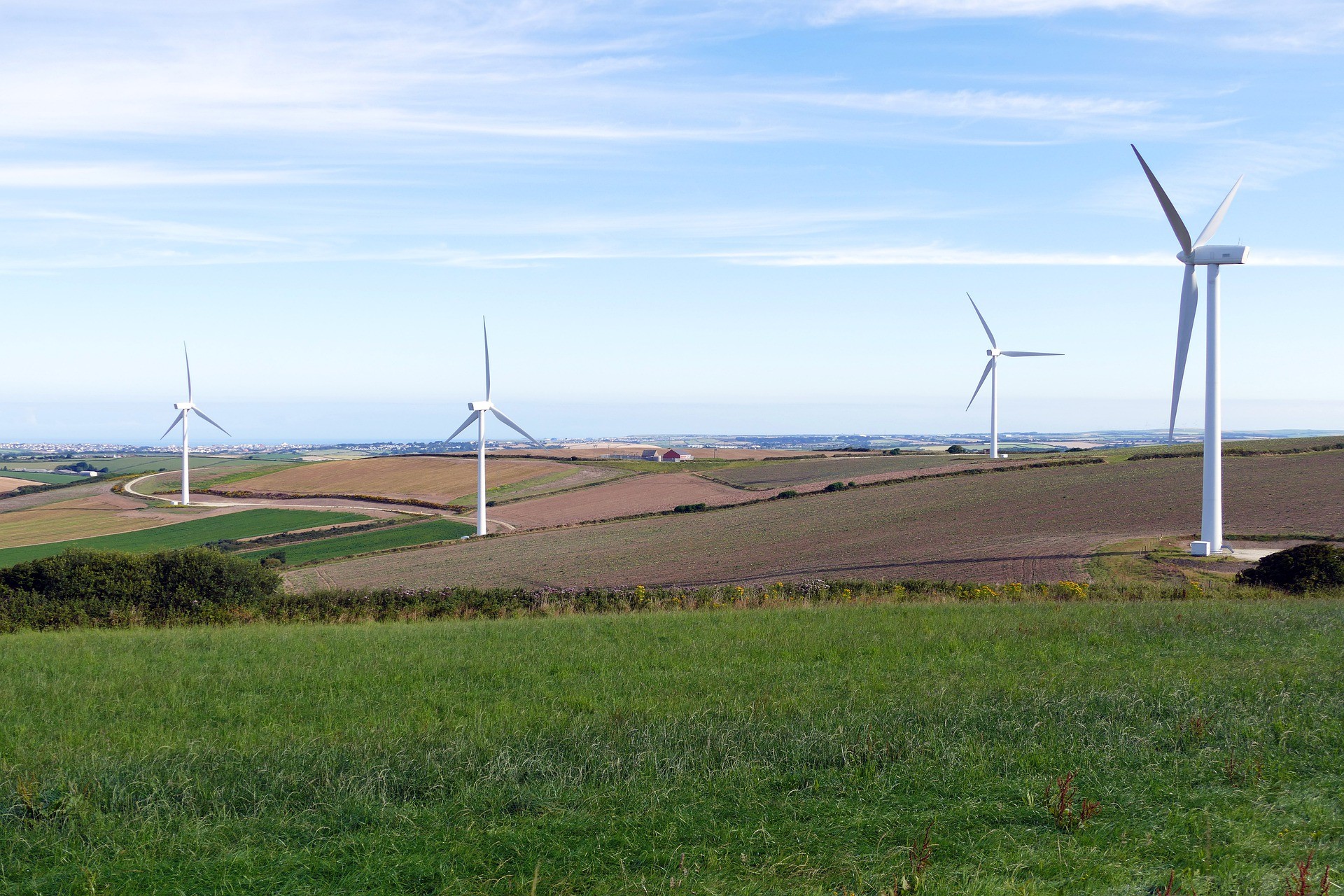 A energia eólica faz parte das fontes de energia limpa que alguns países já começaram a utilizar  (Foto: Reprodução/Pixabay)
