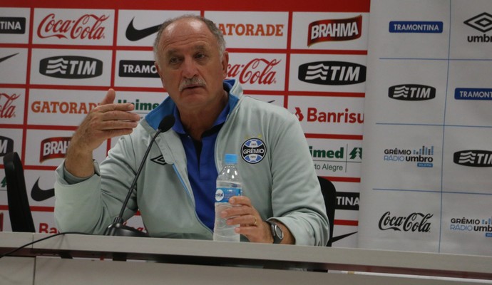 Felipão dispara contra fofocas sobre saída e garante que segue no Grêmio