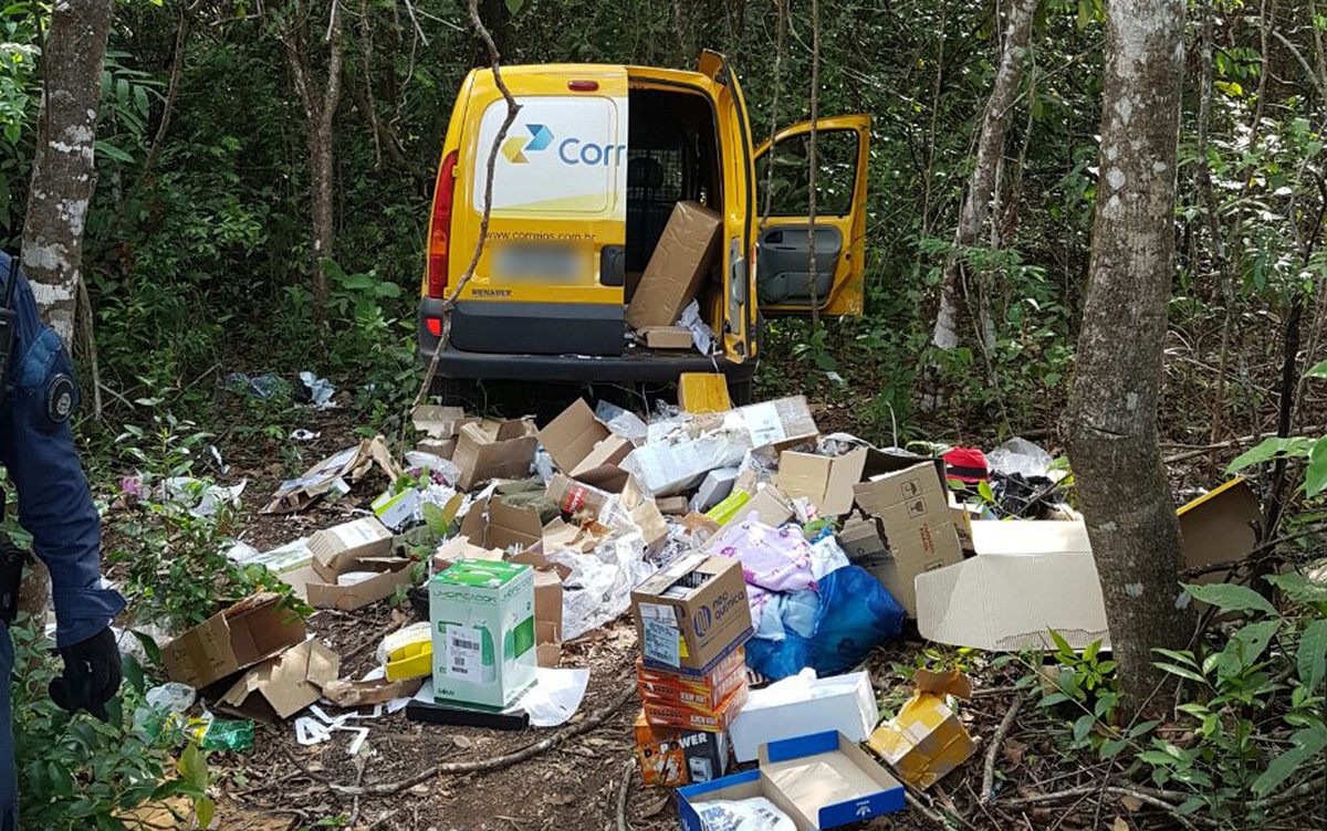 PM Recupera Carro Roubado Dos Correios Com R Mil Em Encomendas No DF Distrito Federal G