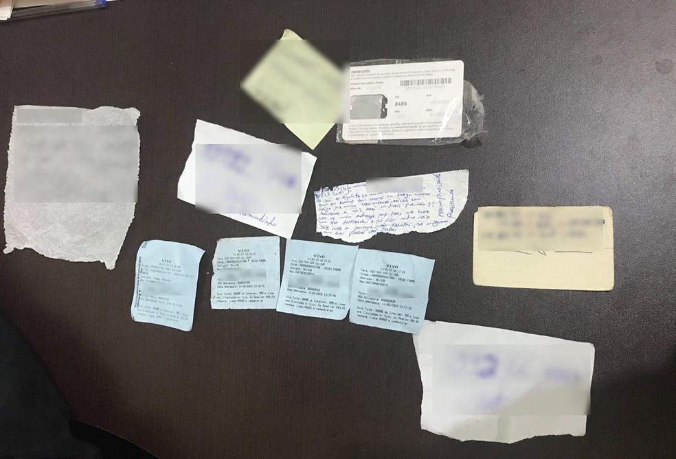 Carta e bilhetes foram encontrados dentro do carro do servidor durante revista desta terça (20) (Foto: Divulgação/Polícia Civil do Acre)