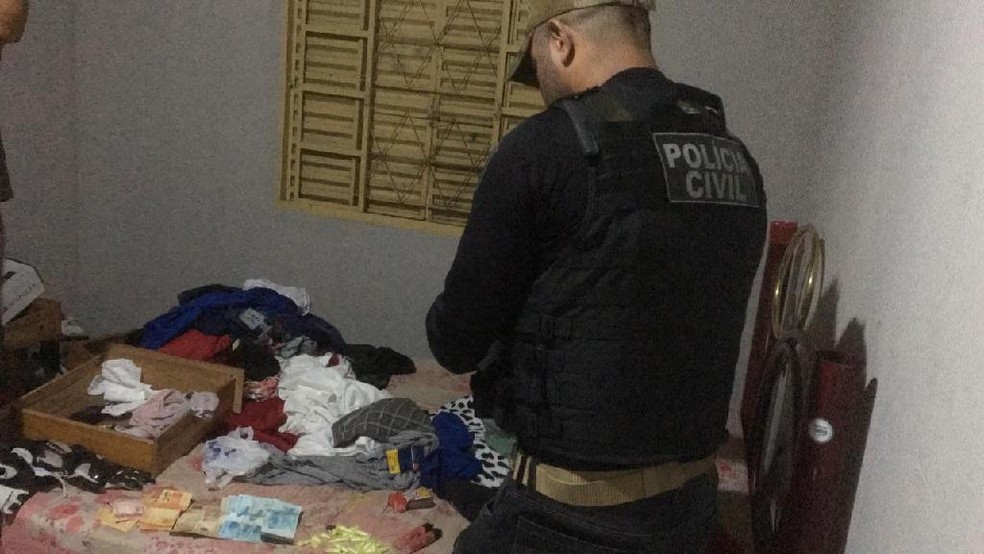 Operação cumpriu dez mandados de prisão e busca e apreensão em Barra do Garças.  — Foto: Polícia Civil 