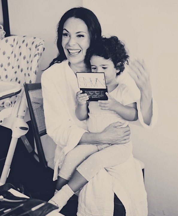 Carolina Ferraz e a pequena Isabel (Foto: Reprodução/ Instagram)