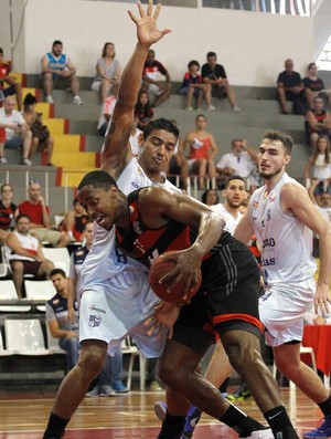 No domingão de Páscoa, Fla não distribui chocolate, mas vence Minas