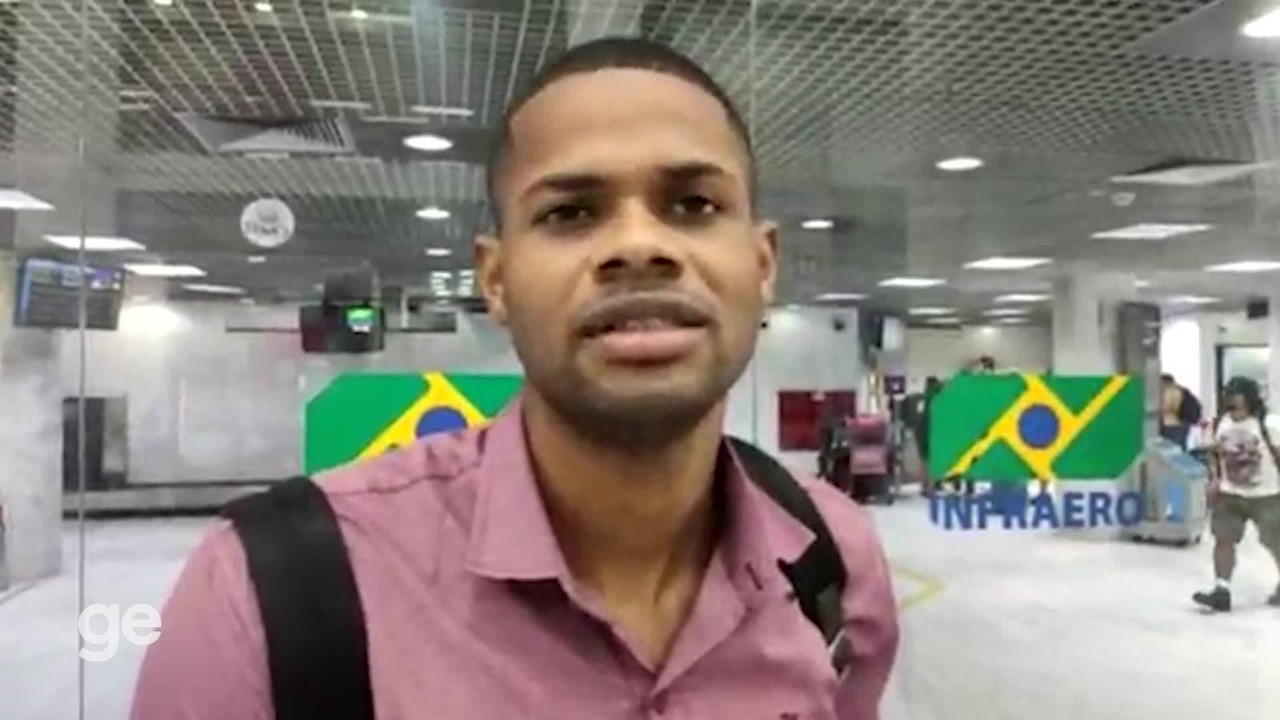 Júnior Santos desembarca no Rio para assinar com o Botafogo