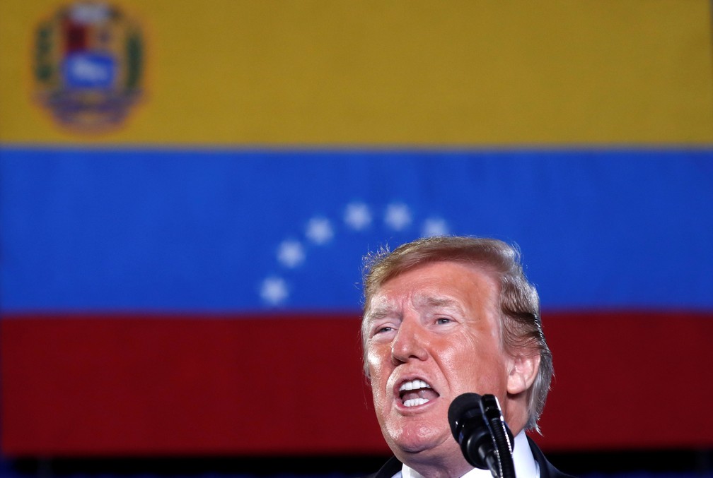 Donald Trump discursa sobre a Venezuela em Miami — Foto: Kevin Lamarque/Reuters