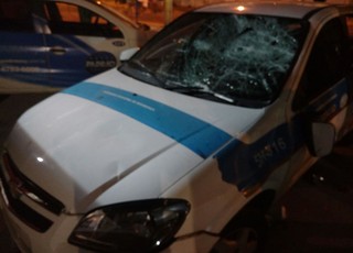 Carro da Secretaria de Segurança Pública de Mogi das Cruzes é depredado durante jogo do São Paulo na Copinha (Foto: Vitor Geron)