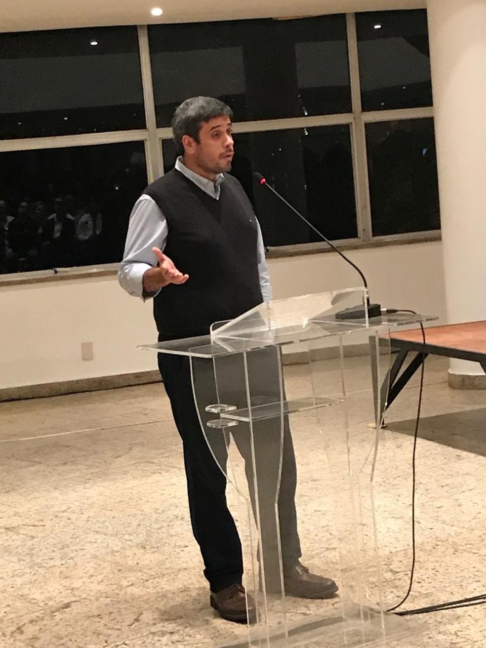 Euriquinho discursa em reuniÃ£o do Conselho do Vasco â€” Foto: DivulgaÃ§Ã£o