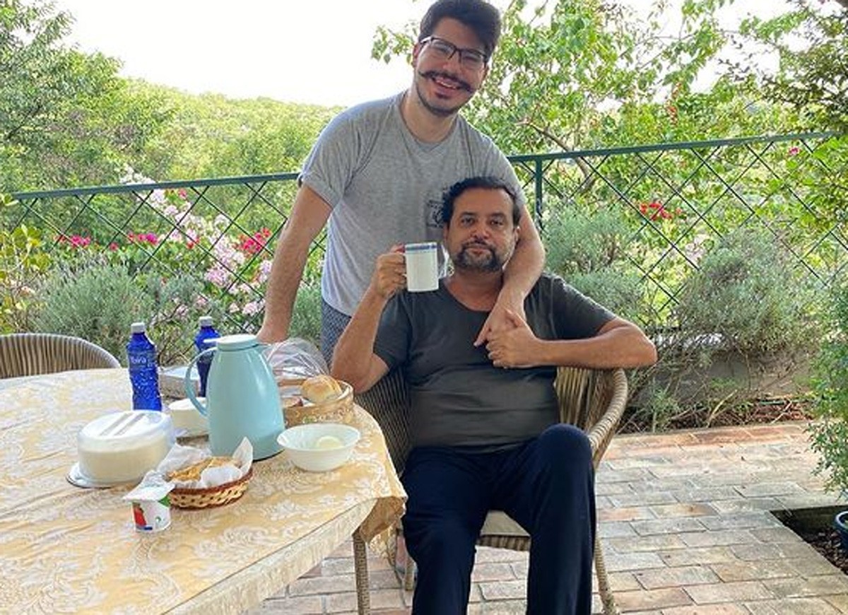 Geraldo Luís com o filho, João Sacramento (Foto: Reprodução/Instagram)
