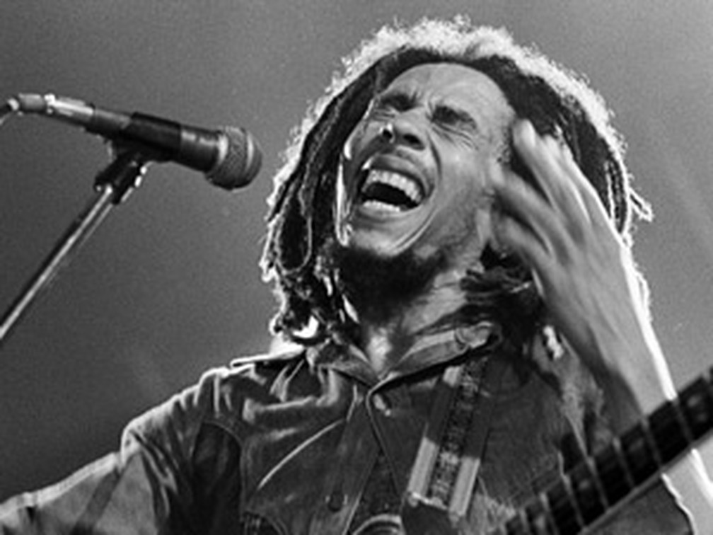O cantor e compositor jamaicano Bob Marley durante show em 1976 — Foto: ANP/AFP