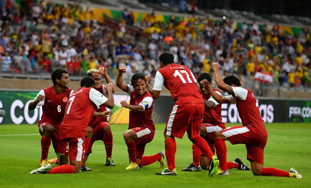 Seleção do Taiti comemora seu único gol contra a Nigéria (Foto: Getty Images)