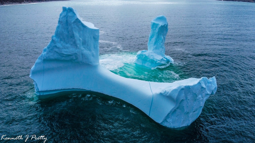 Imagem de iceberg em formato fálico foi tirada em Harbour Grace, em Newfoundland, no Canadá. — Foto: Ken Pretty/Arquivo Pessoal