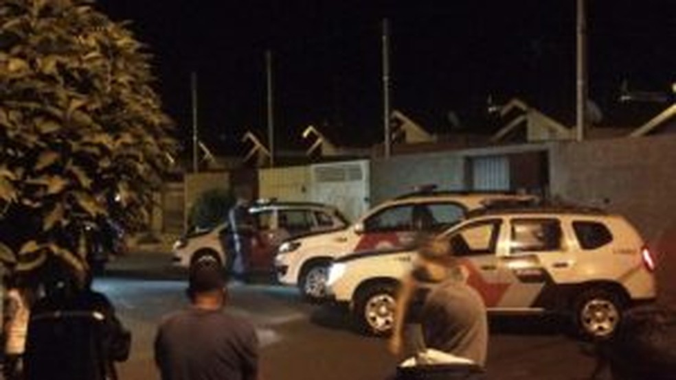 MÃ£e e filha sÃ£o assassinadas a facadas em casa em Leme (Foto: RepÃ³rter Beto Ribeiro)