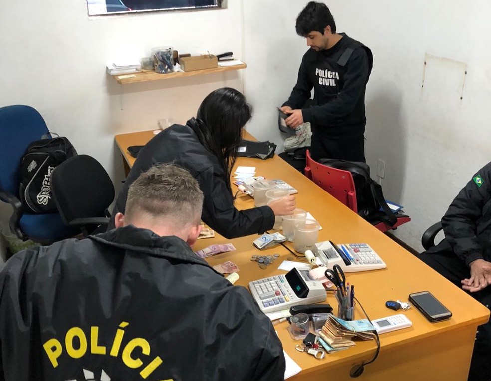 Agentes cumpriram mandados de busca e apreensão em cidades do Noroeste do RS (Foto: Polícia Civil/Divulgação)