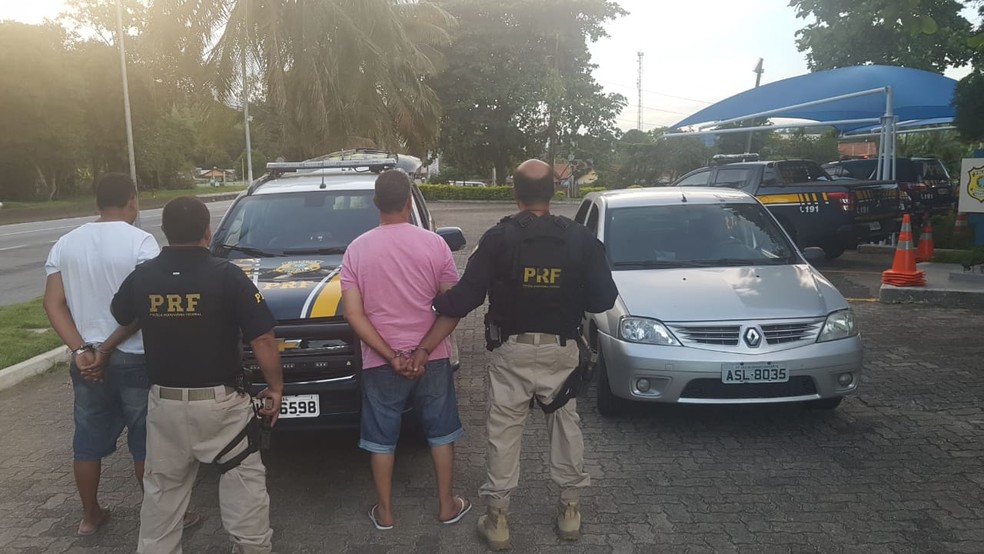 Suspeitos pelo crime sÃ£o presos no Rio de Janeiro â€” Foto: DivulgaÃ§Ã£o/ PRF