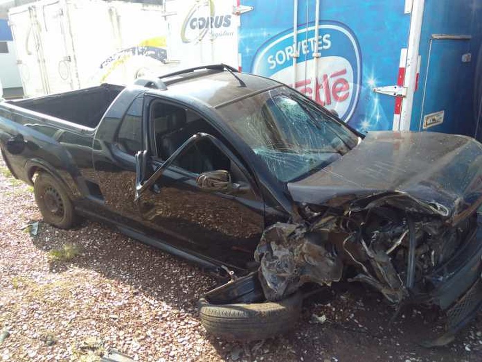 Montana foi abandonada e motorista fugiu após participar de acidente que matou três mulheres em Araras (Foto: Beto Ribeiro/Divulgação)