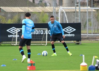 Luan volta aos treinos no Grêmio, mas Roger esconde time para pegar o líder