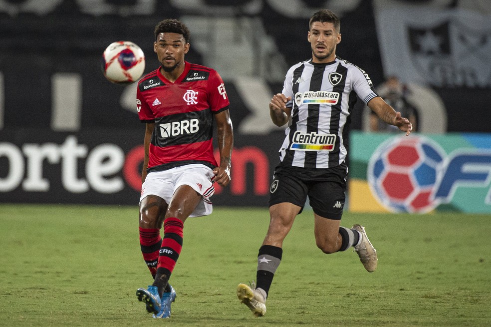 Bruno Viana na partida do Flamengo contra o Botafogo &mdash; Foto: Alexandre Vidal/Flamengo
