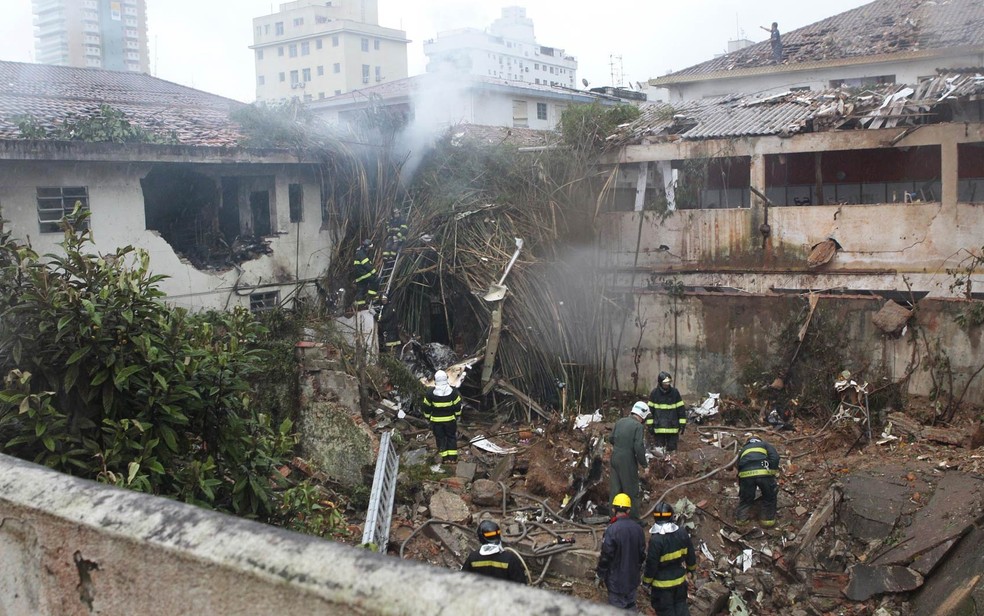Fotos inéditas de 2014 mostram destroços do avião de acidente que matou Eduardo  Campos | Santos e Região | G1