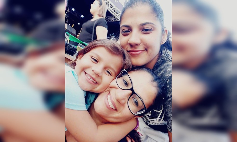 Menina que pediu emprego para mãe na cartinha de Natal mora com a mãe e a irmã — Foto: Arquivo Pessoal 