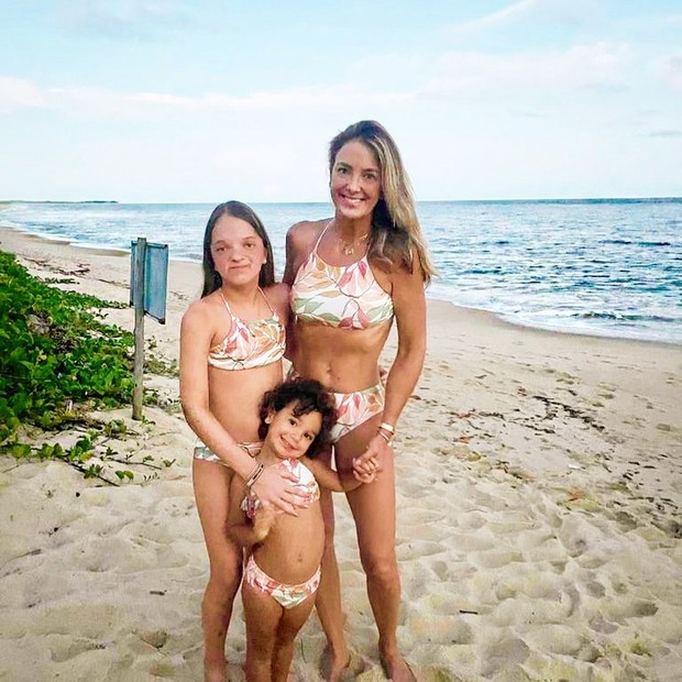 Ticiane Pinheiro e as filhas, Rafaella e Manuella (Foto: Reprodução/Instagram)