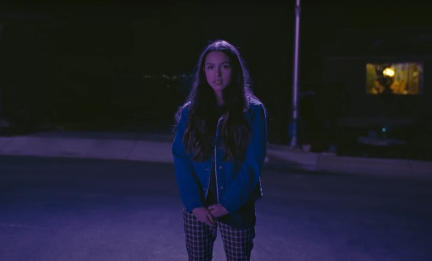 Olivia Rodrigo no clipe da música Drivers License (Foto: Reprodução)