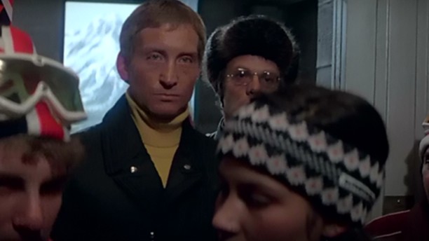 Charles Dance como Klaus em 007 - Somente para Seus Olhos' (1981) (Foto: reprodução)