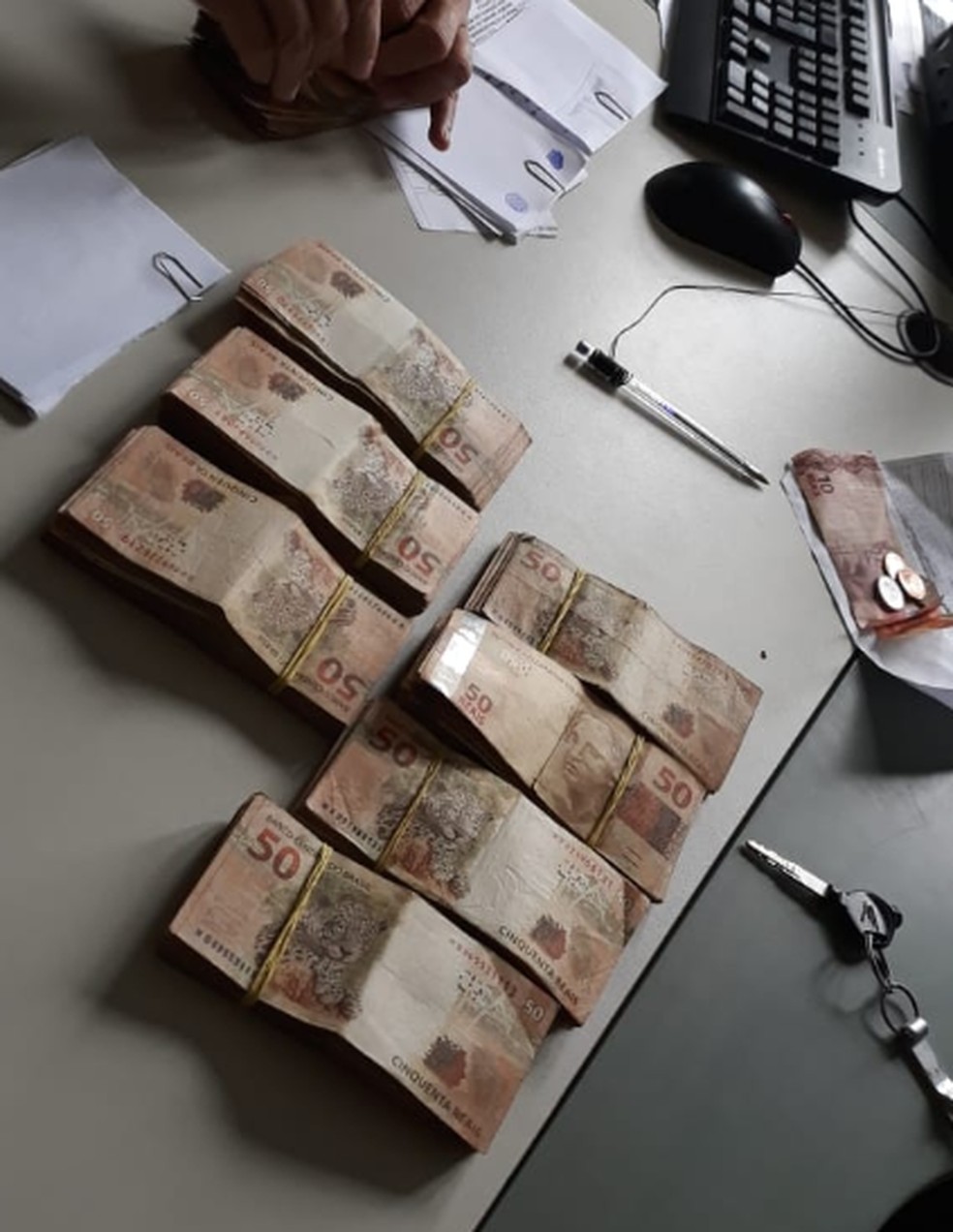 Dinheiro recuperado pela Policia Militar apÃ³s roubo em casa lotÃ©rica de Ubajara â€” Foto: ReproduÃ§Ã£o