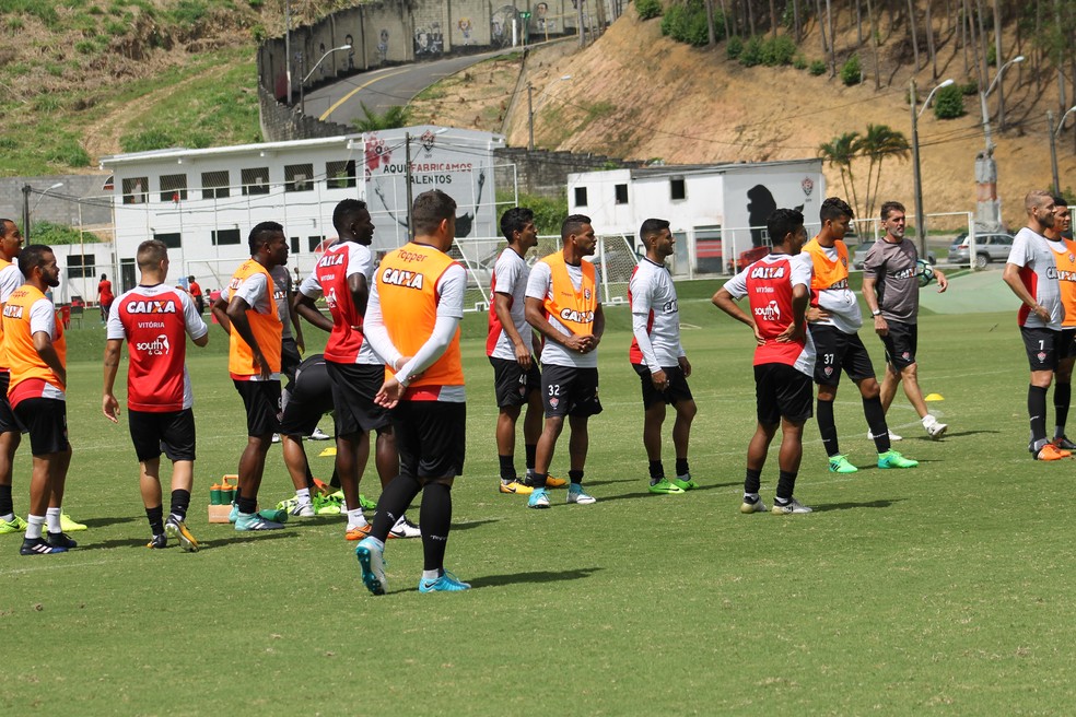 Elenco do Vitória treinou na manhã desta quarta-feira (Foto: Maurícia da Mata/EC Vitória/Divulgação)