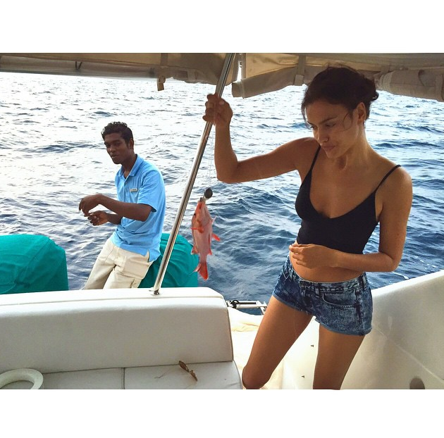 Irina Shayk curtindo pescaria (Foto: Instagram/Reprodução)