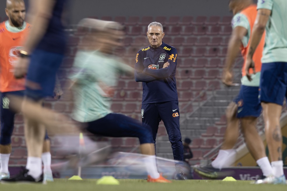 Tite durante treino da seleção brasileira, antes do jogo contra a Croácia — Foto: Lucas Figueiredo / CBF