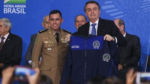 'A comunidade não vai aceitar': os planos do governo Lula de encerrar programa de escolas cívico-militares