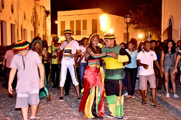Passeio Ao Som Do Reggae E Realizado No Centro Historico Em Sao Luis Maranhao G1 Direcao geral dj carlinhos o principe do reggae. passeio ao som do reggae e realizado no