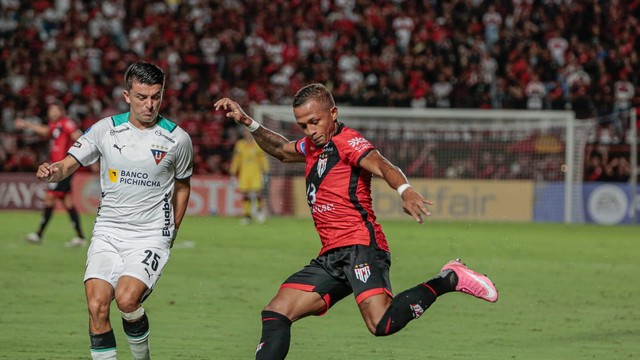 Lo Pereira em ao na vitria do Drago