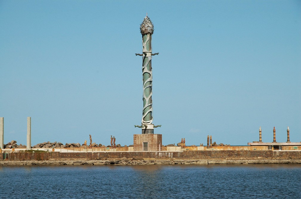 Torre de Cristal é uma das esculturas mais conhecidas de Francisco Brennand — Foto: Inaldo Lins/Prefeitura do Recife